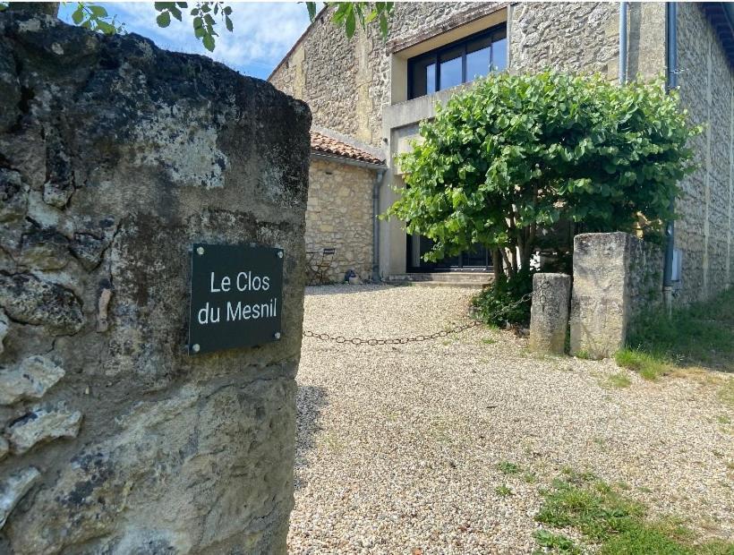 Le Clos Du Mesnil, Logement Totalement Independant Le Tourne Екстериор снимка